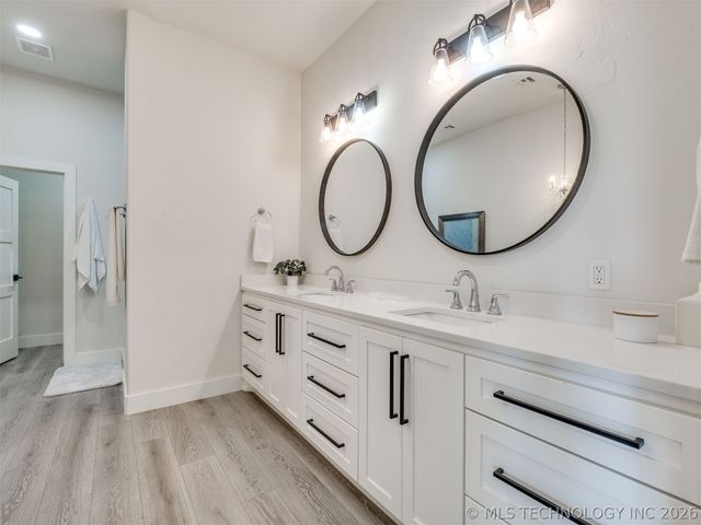 218 Nakomis Circle, Canadian, OK 74425