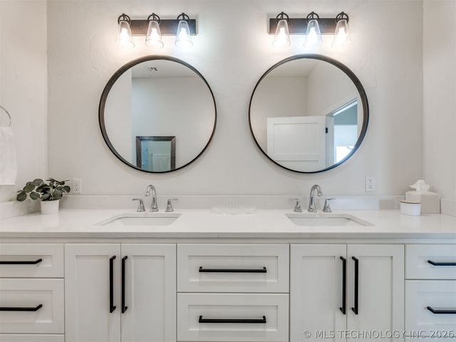 218 Nakomis Circle, Canadian, OK 74425