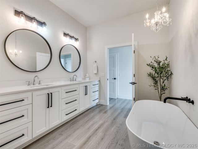 218 Nakomis Circle, Canadian, OK 74425