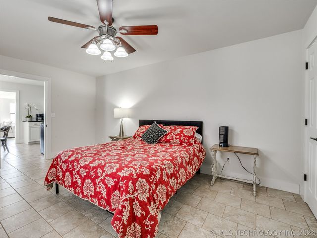 218 Nakomis Circle, Canadian, OK 74425