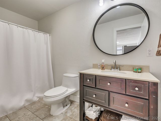 218 Nakomis Circle, Canadian, OK 74425