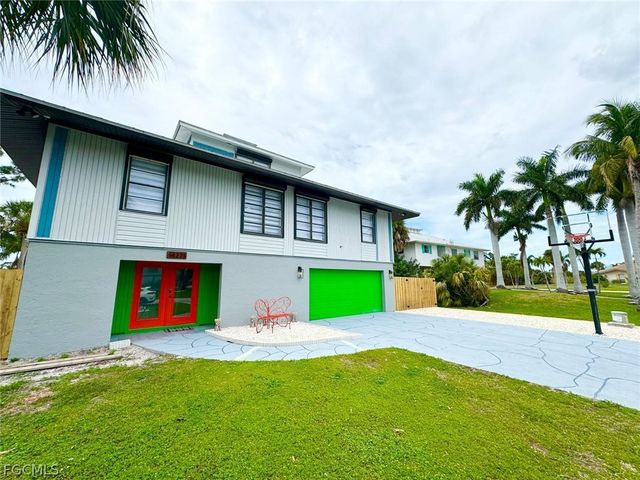 14271 Sandarac DR, Bokeelia, FL 33922