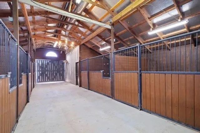 950 Naylor Road, Cross Roads, TX 76227