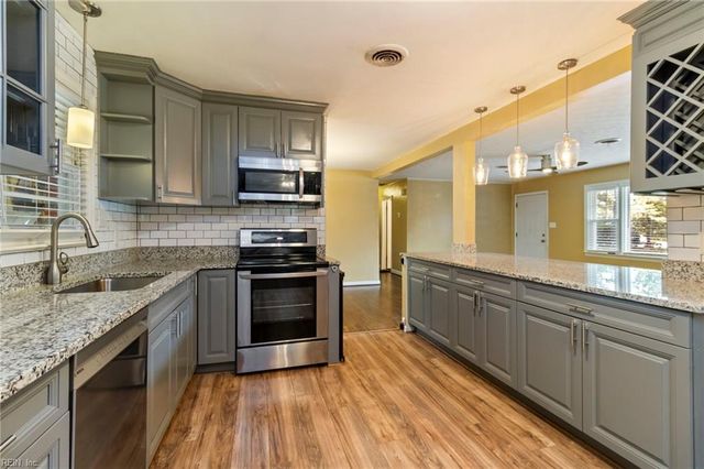 200 Essex DR, Chesapeake, VA 23320
