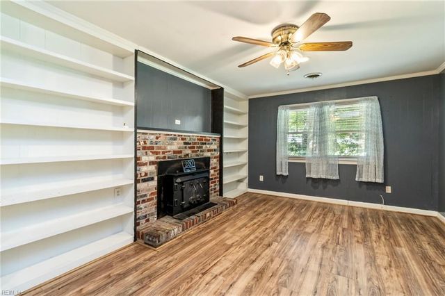 200 Essex DR, Chesapeake, VA 23320