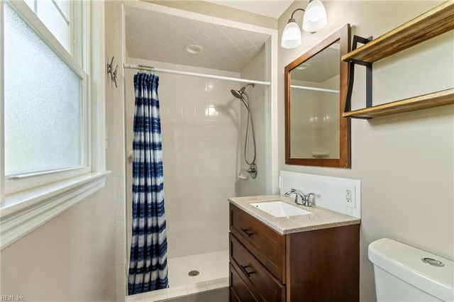 200 Essex DR, Chesapeake, VA 23320