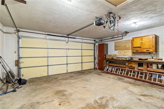 200 Essex DR, Chesapeake, VA 23320