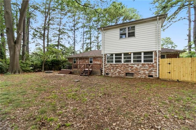 200 Essex DR, Chesapeake, VA 23320
