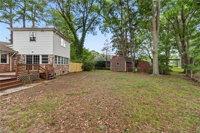200 Essex DR, Chesapeake, VA 23320