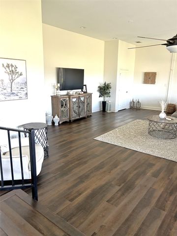 975 Fm 85, Ennis, TX 75119