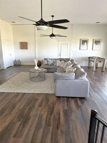 975 Fm 85, Ennis, TX 75119