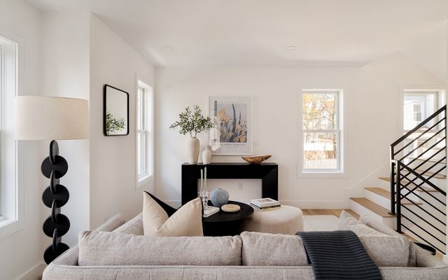 9 Olive Ave 2, Somerville, MA 02143