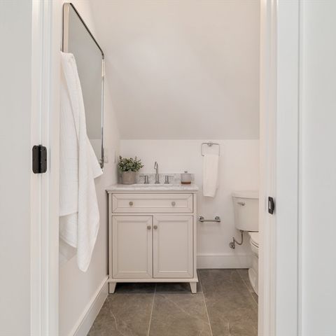 9 Olive Ave 2, Somerville, MA 02143