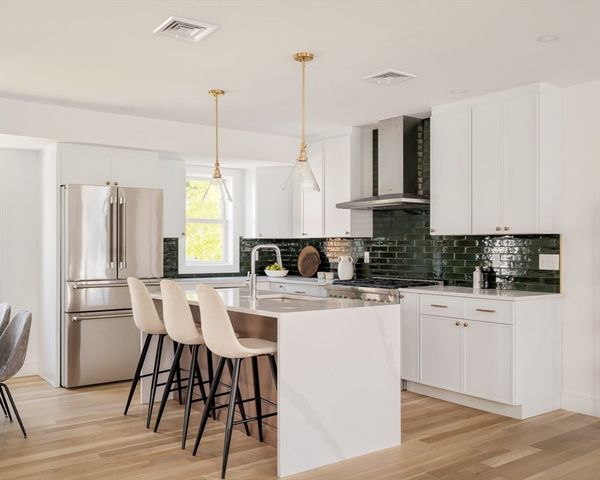 9 Olive Ave 2, Somerville, MA 02143