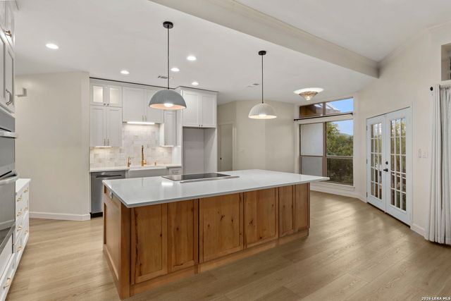 204 TAPATIO DR W, Boerne, TX 78006