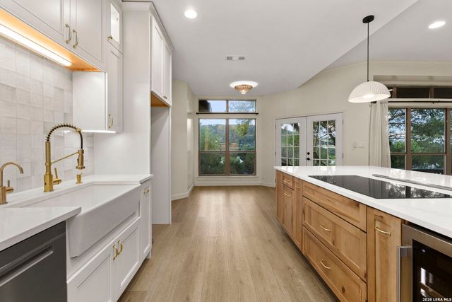 204 TAPATIO DR W, Boerne, TX 78006