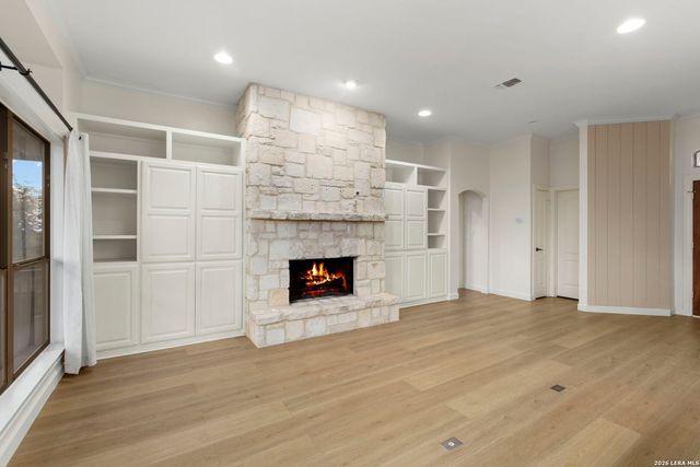 204 TAPATIO DR W, Boerne, TX 78006