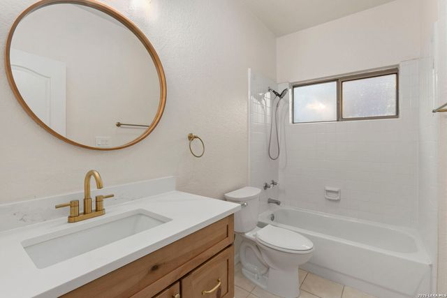 204 TAPATIO DR W, Boerne, TX 78006
