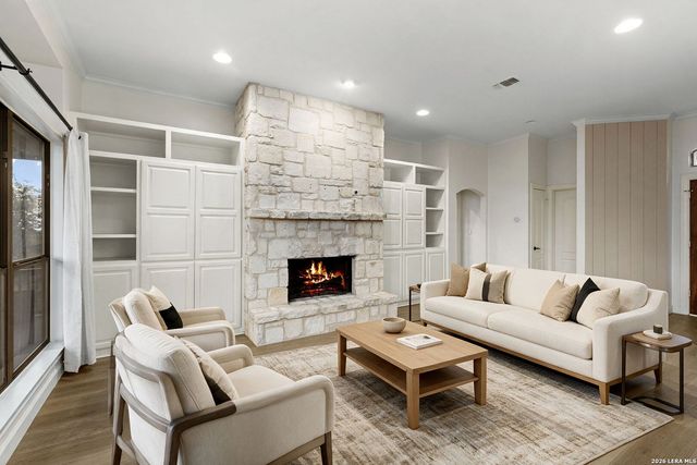 204 TAPATIO DR W, Boerne, TX 78006