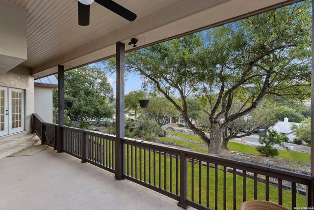 204 TAPATIO DR W, Boerne, TX 78006