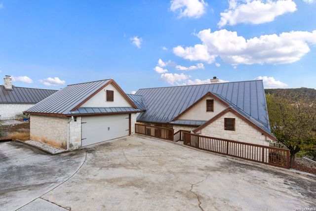 204 TAPATIO DR W, Boerne, TX 78006