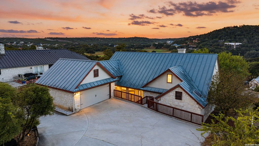 204 TAPATIO DR W, Boerne, TX 78006