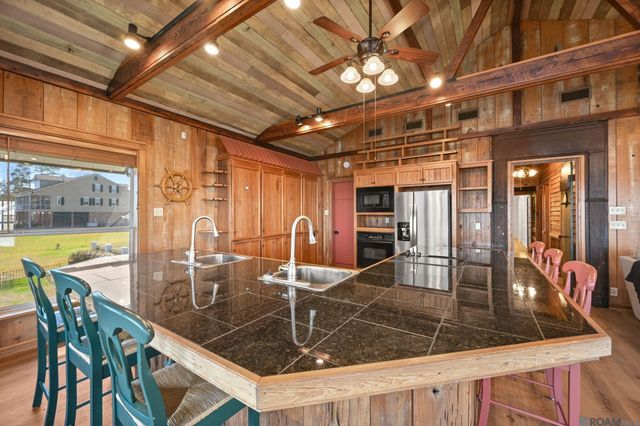7928 False River Rd, Oscar, LA 70762