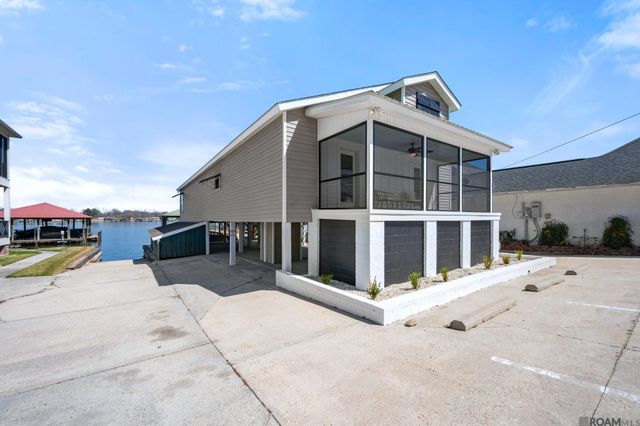 7928 False River Rd, Oscar, LA 70762