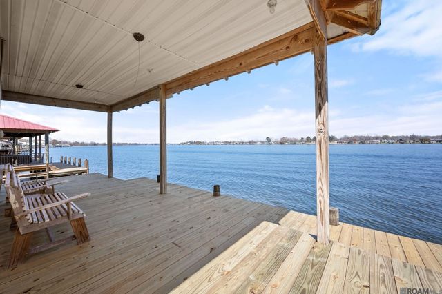7928 False River Rd, Oscar, LA 70762