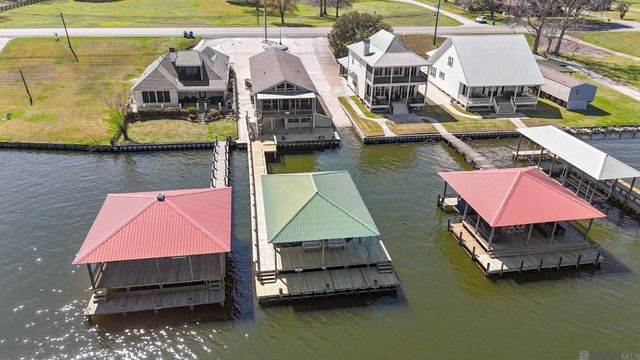 7928 False River Rd, Oscar, LA 70762