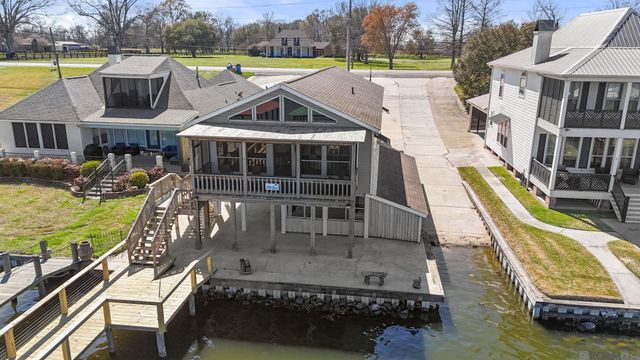7928 False River Rd, Oscar, LA 70762
