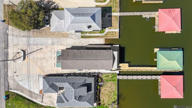 7928 False River Rd, Oscar, LA 70762