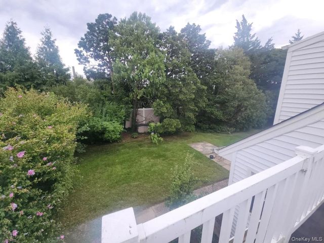 29 Emerson Court, Westbury, NY 11590