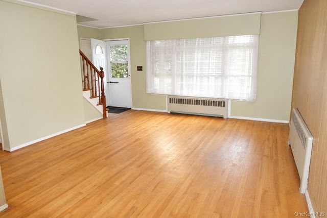 29 Emerson Court, Westbury, NY 11590