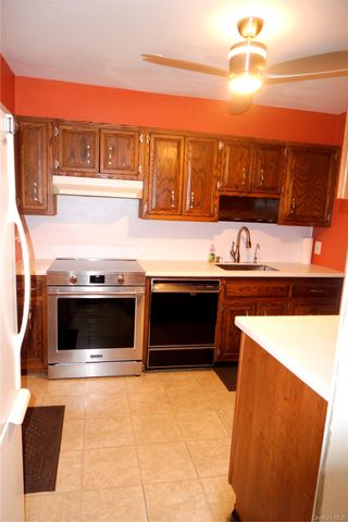 29 Emerson Court, Westbury, NY 11590