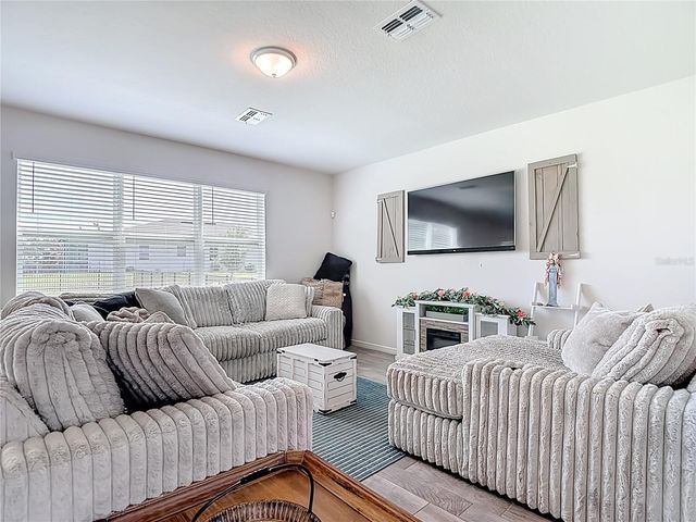 6136 BRADFORD WOODS DRIVE, Zephyrhills, FL 33542