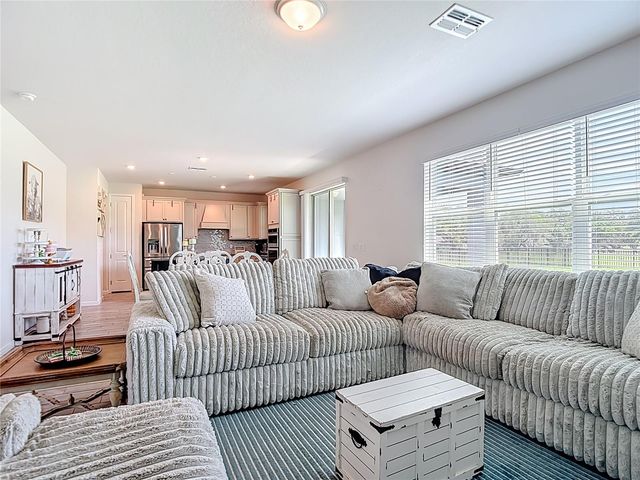 6136 BRADFORD WOODS DRIVE, Zephyrhills, FL 33542