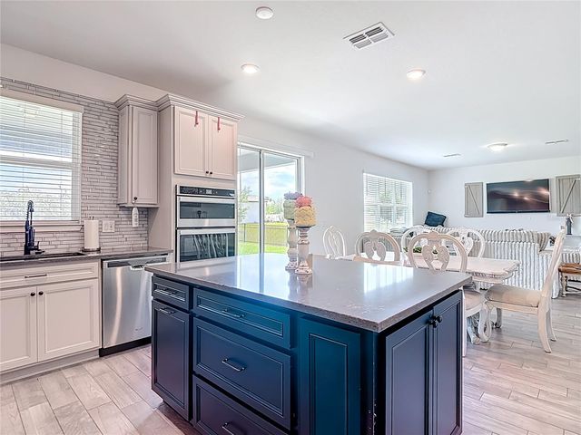 6136 BRADFORD WOODS DRIVE, Zephyrhills, FL 33542