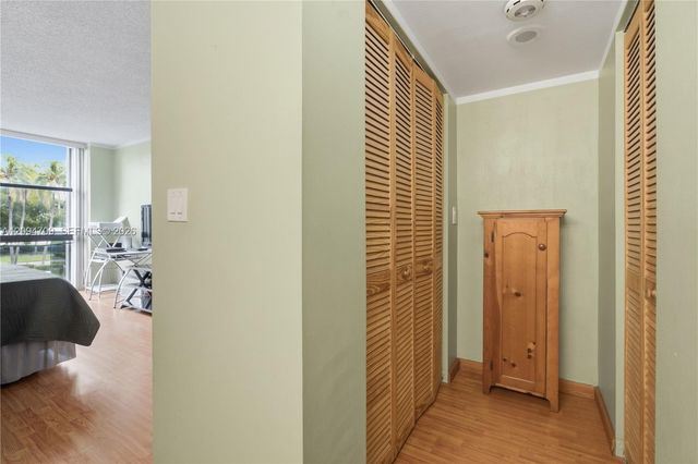 3675 N Country Club Drive 204, Aventura, FL 33180