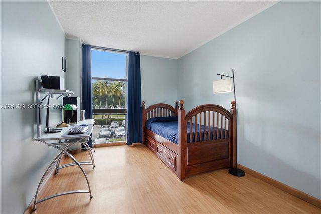 3675 N Country Club Drive 204, Aventura, FL 33180