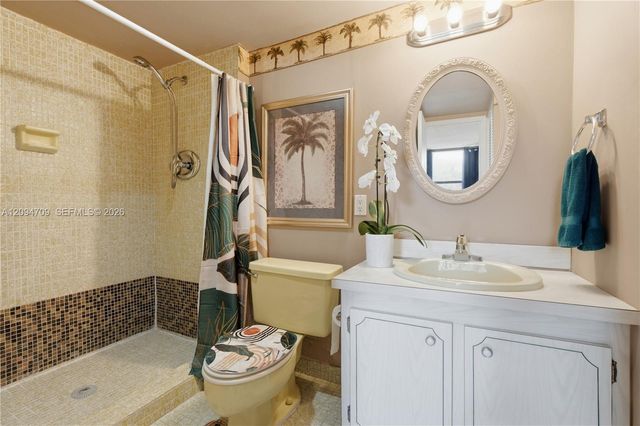 3675 N Country Club Drive 204, Aventura, FL 33180