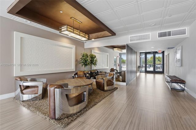3675 N Country Club Drive 204, Aventura, FL 33180