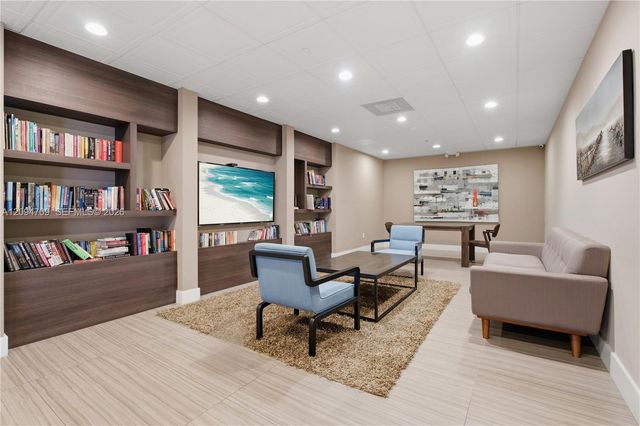 3675 N Country Club Drive 204, Aventura, FL 33180