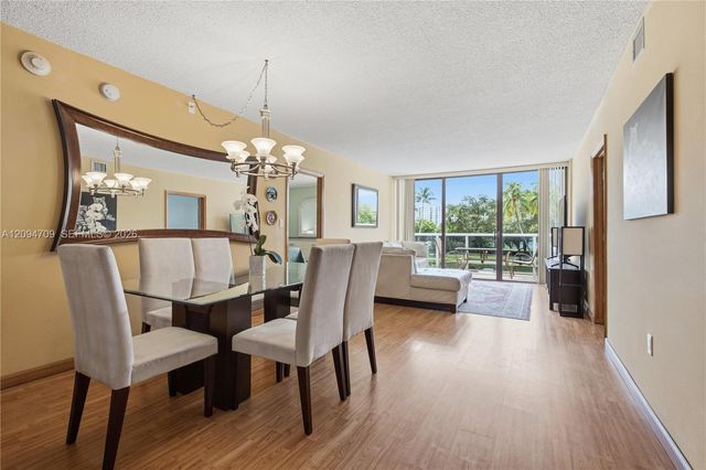 3675 N Country Club Drive 204, Aventura, FL 33180