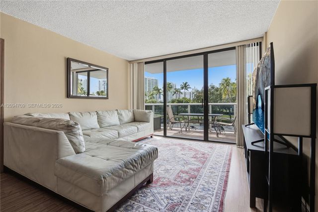 3675 N Country Club Drive 204, Aventura, FL 33180