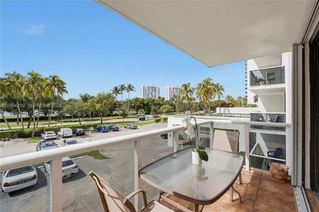 3675 N Country Club Drive 204, Aventura, FL 33180
