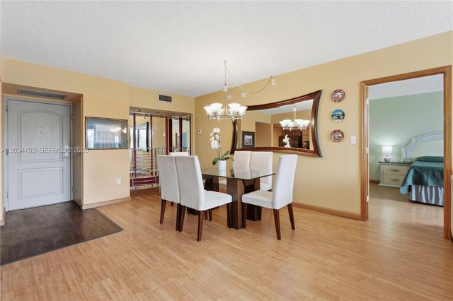 3675 N Country Club Drive 204, Aventura, FL 33180