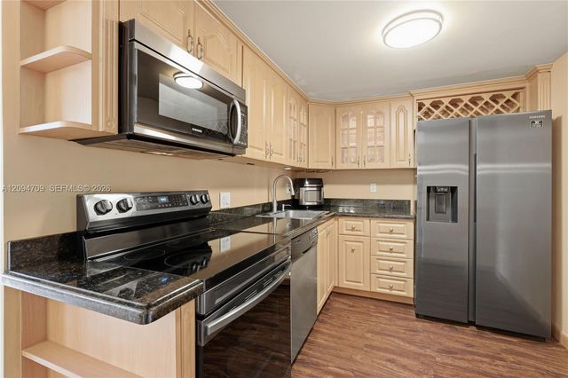 3675 N Country Club Drive 204, Aventura, FL 33180