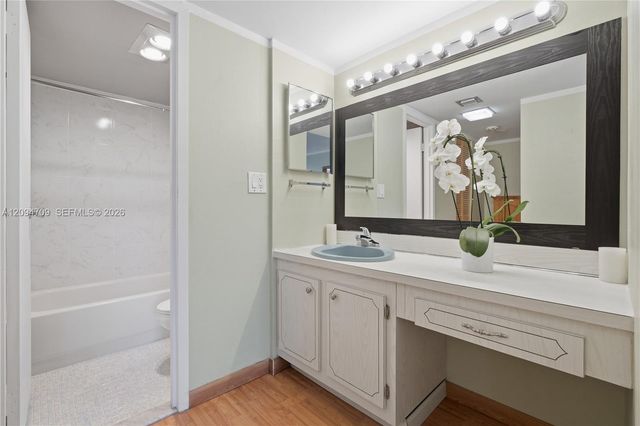 3675 N Country Club Drive 204, Aventura, FL 33180