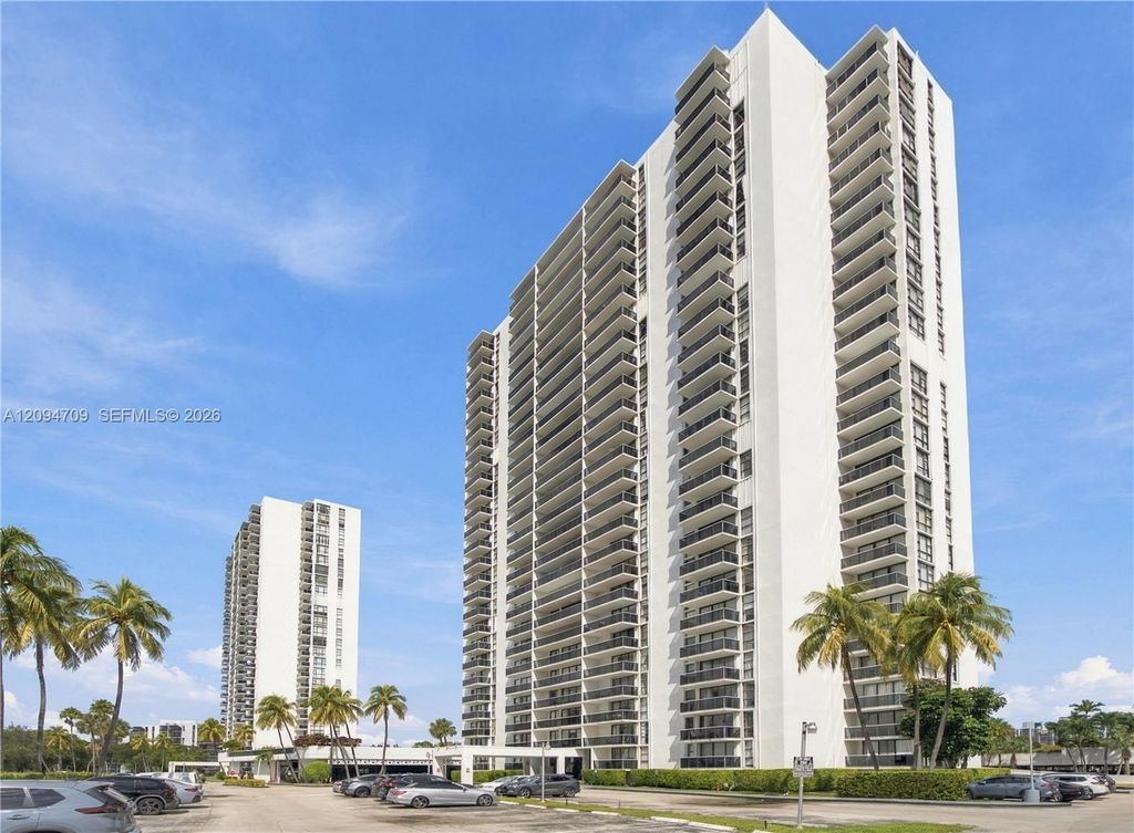 3675 N Country Club Drive 204, Aventura, FL 33180